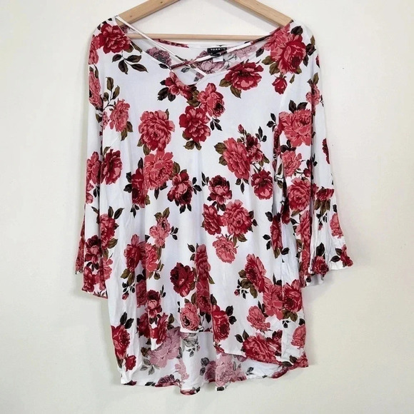 🌟✨2 for $30✨🌟 TORRID | IVORY  FLORAL SLIT SLEEVE TOP - Picture 2 of 7
